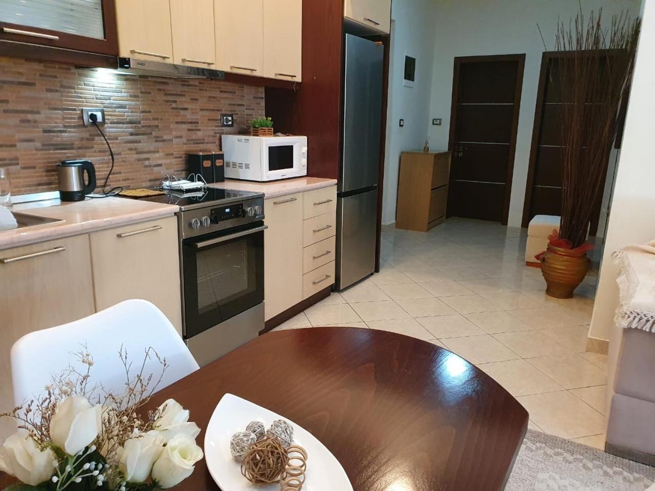 Sofia'S Modern Apartment Gjirokastër Extérieur photo